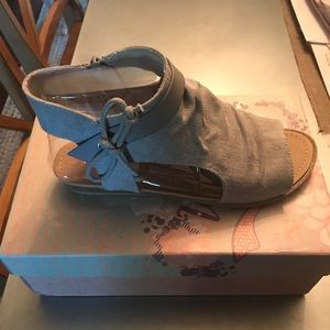 New Very G Arial sandals, size 7